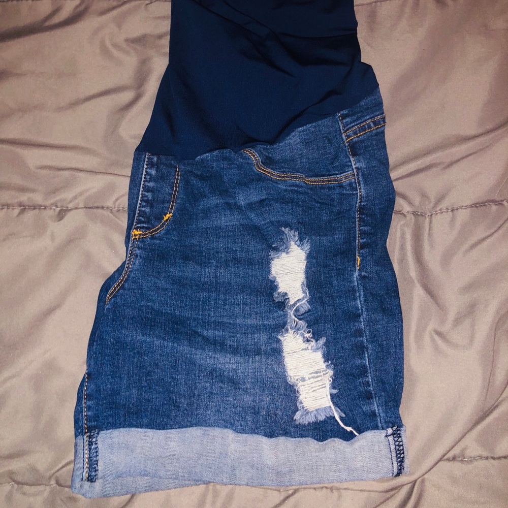 Maternity shorts